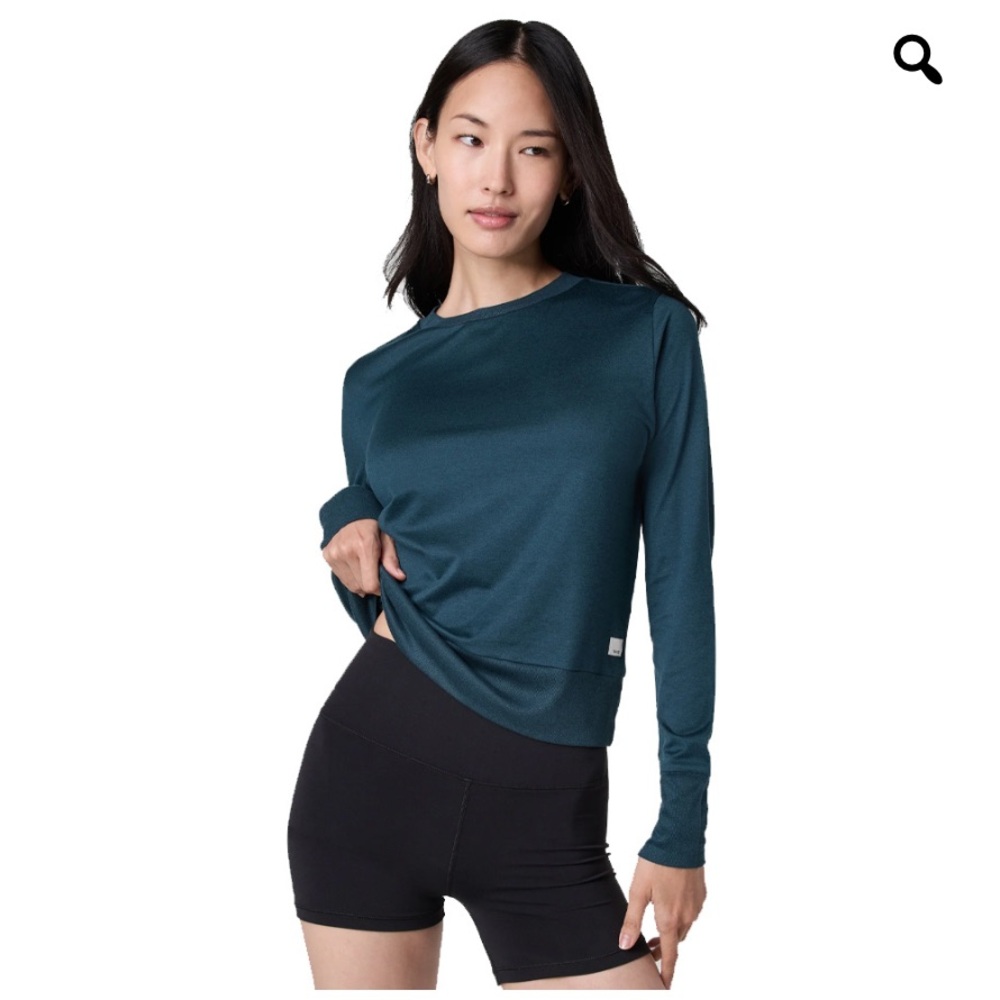 Vuori Large Long Sleeve in teal